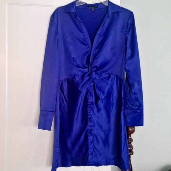 Ever after royal blue silky form fitting dress. Side zipper as well as b… - Picture 1 of 3